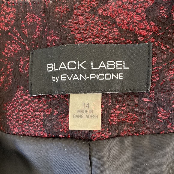 Black Label Evan-Piccone suit,Jacket,23 inches at waist,skirt 23 1/2 inches long - Picture 4 of 6